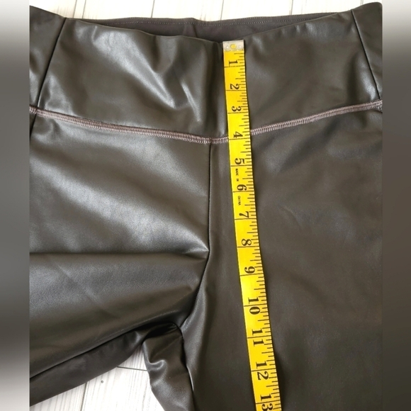 Athleta All Over Gleam Faux Leather Tight Legging in Arbor Olive Size Medium - Picture 11 of 11